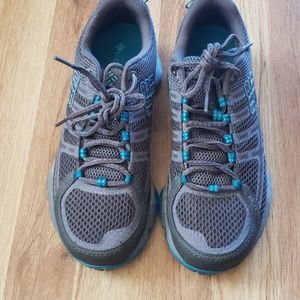 🌼🌼Columbia Techlite hiking sneaker!!